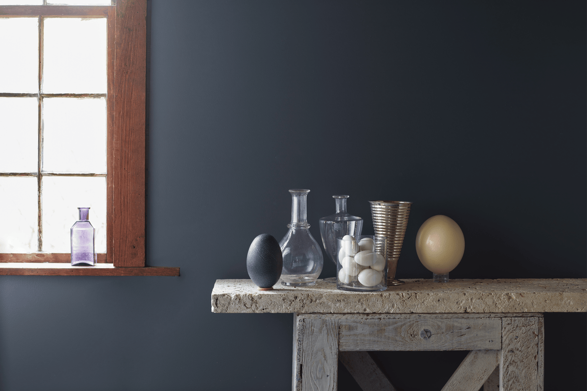 BM Fk CT22 B14 Vases Mysterious Rgb, black and gray color palette, landscape-format image 2